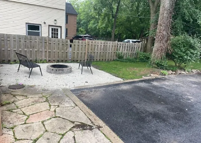 Spacious In Dt Near Naval Base Ferienhaus Libertyville