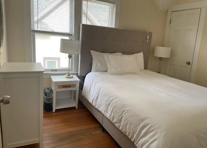Ferienhaus Spacious In Dt Near Naval Base