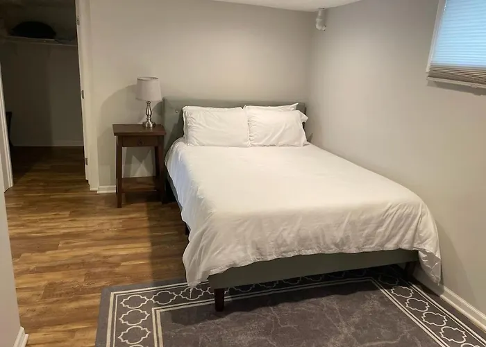 Spacious In Dt Near Naval Base Ferienhaus *