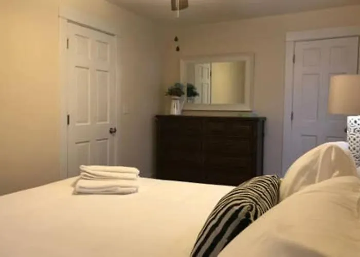 Ferienhaus Spacious In Dt Near Naval Base