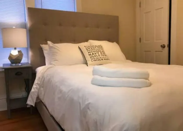 Spacious In Dt Near Naval Base Ferienhaus Libertyville