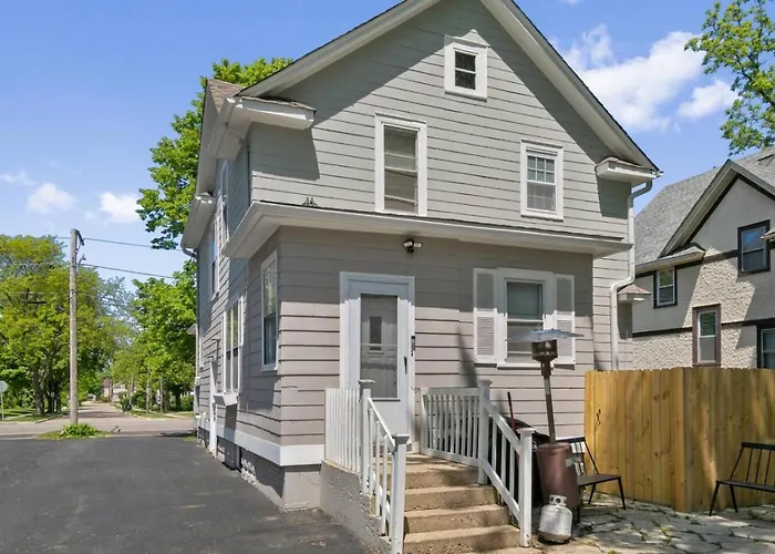 Spacious In Dt Near Naval Base Libertyville