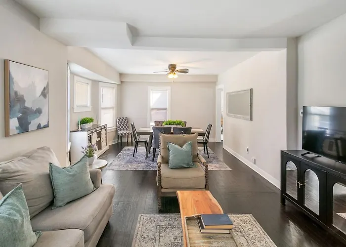 Spacious In Dt Near Naval Base *