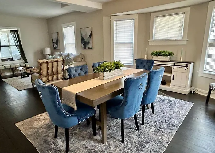 Spacious In Dt Near Naval Base * Libertyville