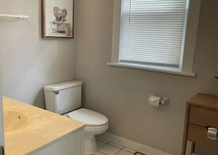 Spacious In Dt Near Naval Base Libertyville